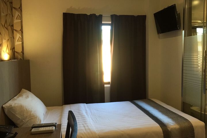 Room 4 of 41