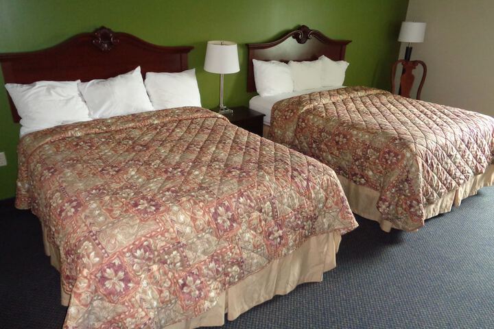 Classic 2 Queen Beds (3 of 5)