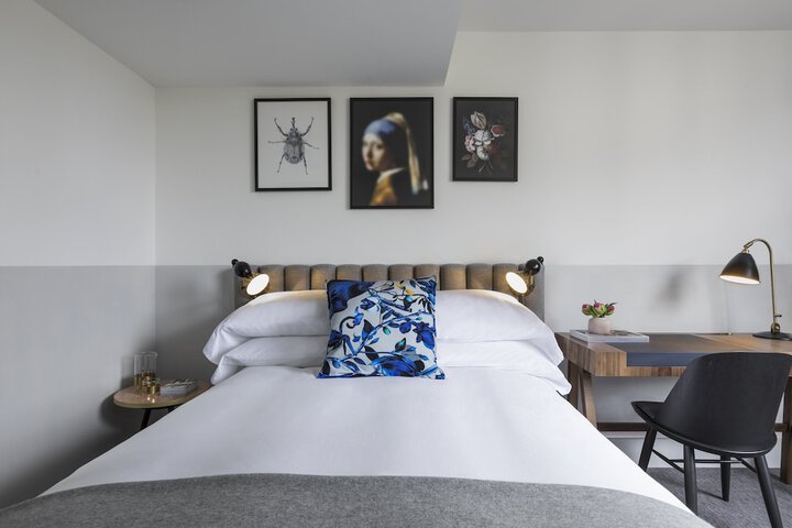Room 18 of 121