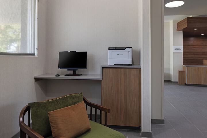 Business Center 36 of 38