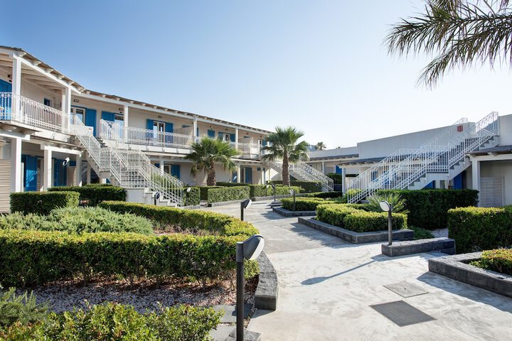 Hotel Exterior 78 of 104