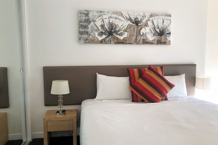 Room 5 of 98