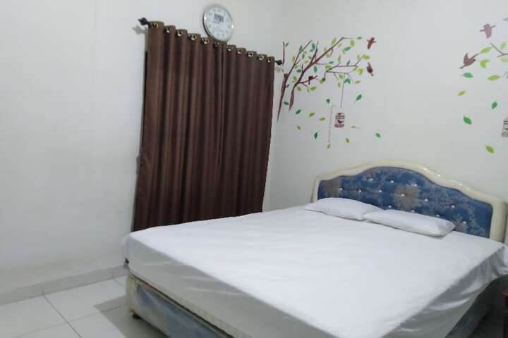 Room 5 of 10