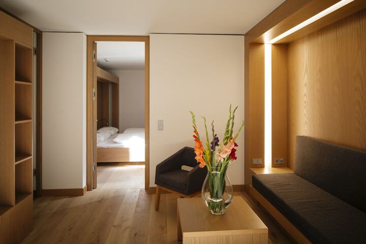 Room 3 of 68