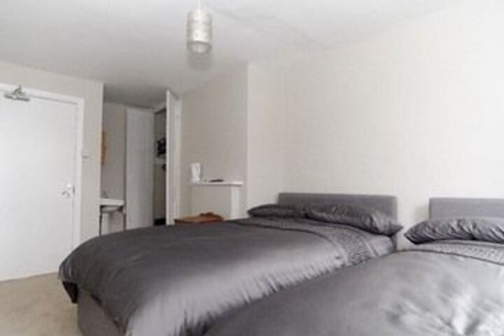 Room 7 of 12