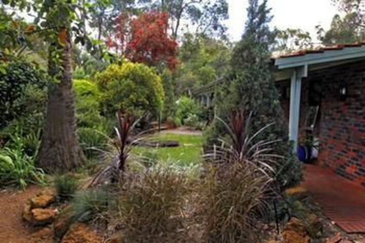 Hotel Exterior 33 of 111