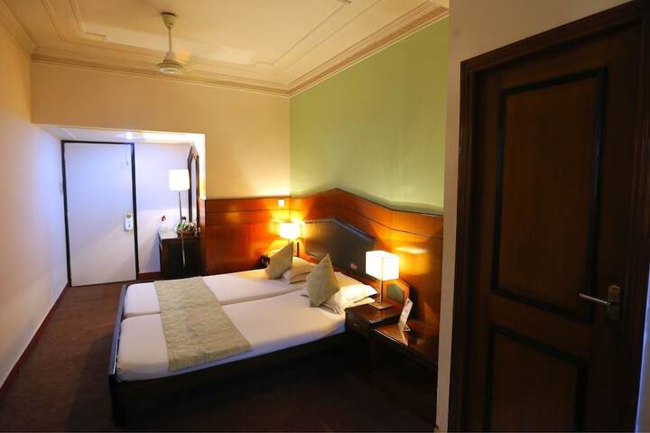 Room 6 of 52