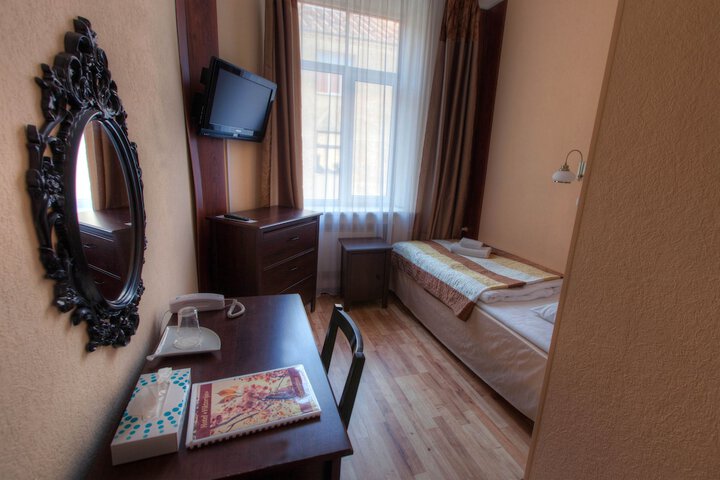 Room 232 of 272