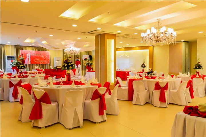 Banquet hall