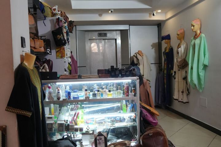 Gift Shop 100 of 173