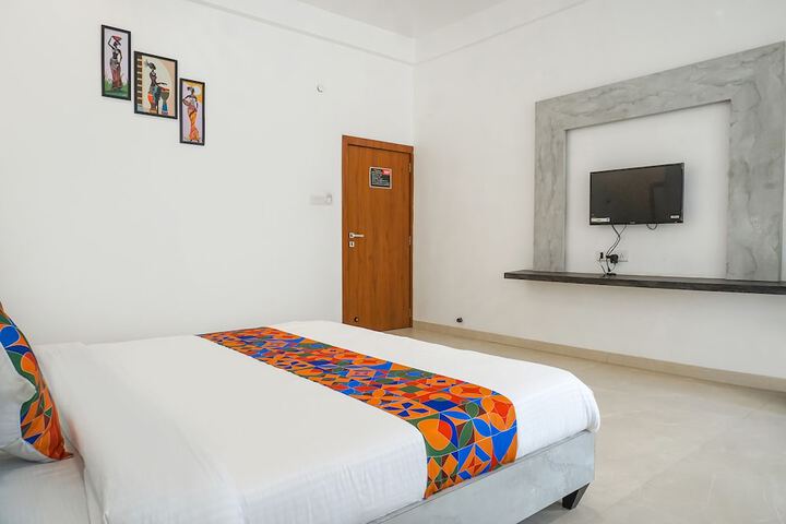 Room 14 of 25