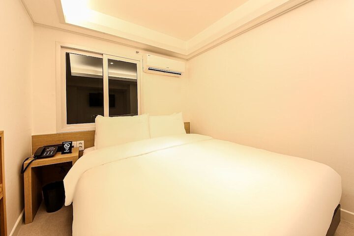 Room 18 of 36