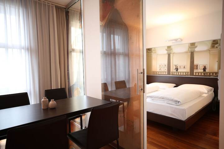 Room 52 of 102