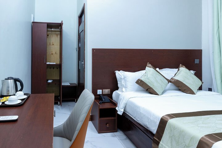 Room 10 of 36