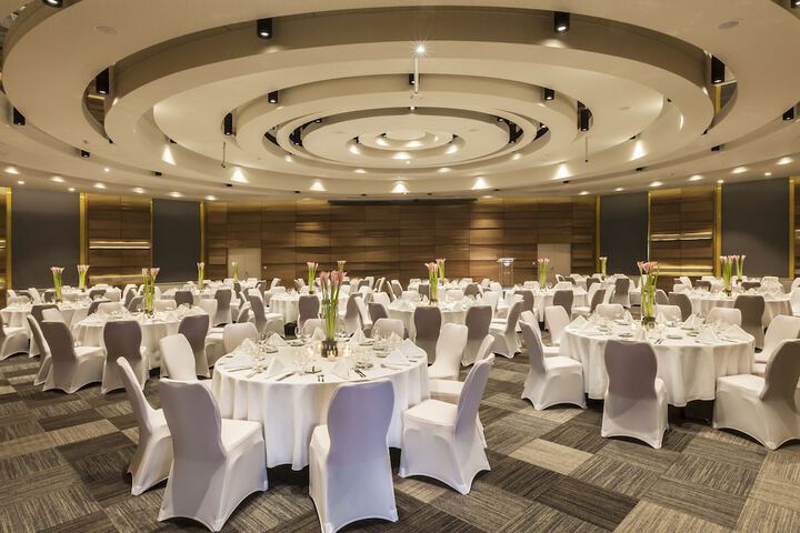 Ballroom/Hall 74 of 86