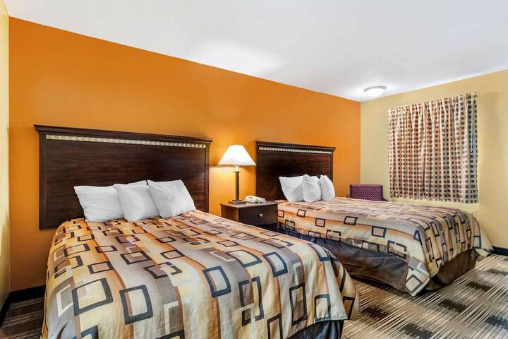 Room 6 of 28