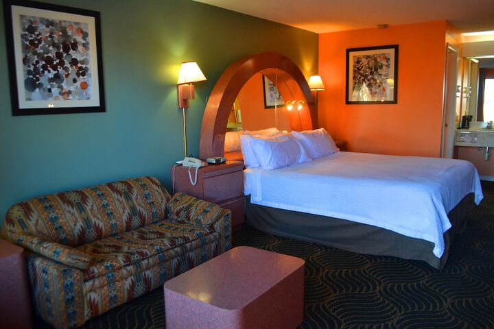 1 King Bed (10 of 10)