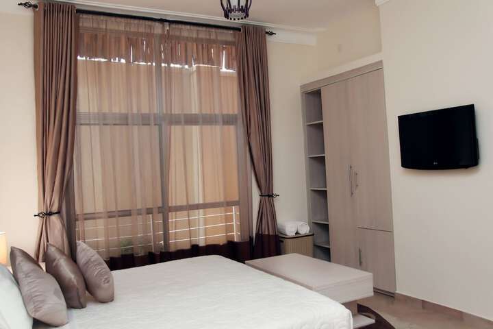 Room 8 of 130