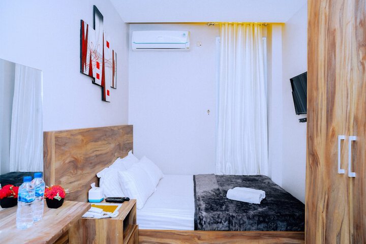 Room 10 of 43
