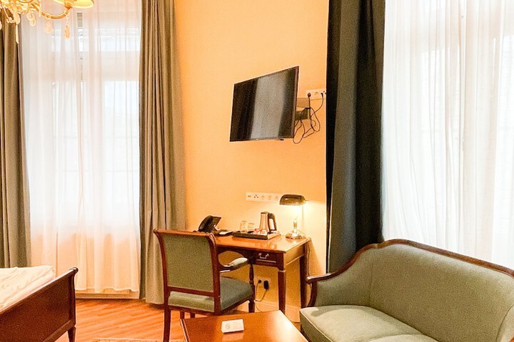 Room 25 of 40