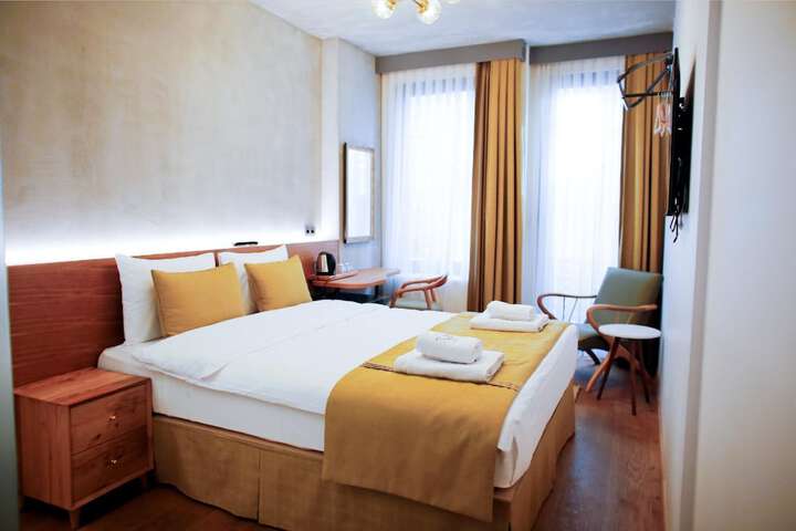 Room 2 of 63