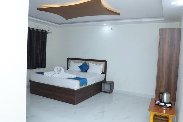 Room 8 of 34