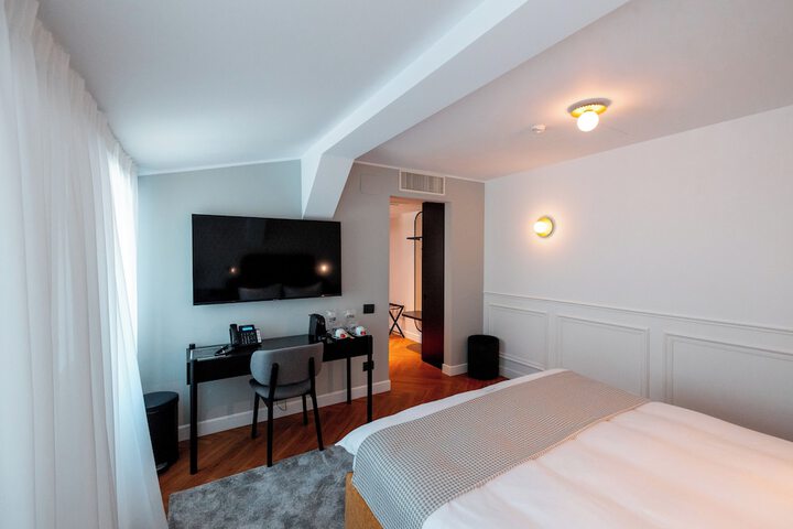 Room 14 of 87