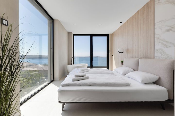 Room 5 of 28