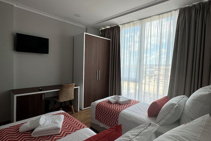 Room 27 of 191