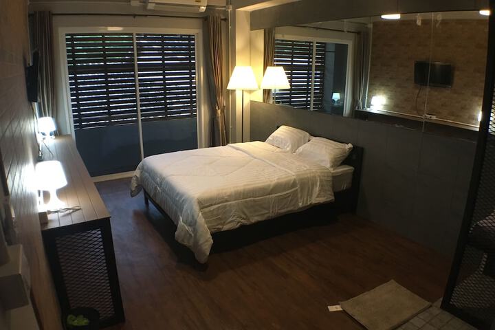 Room 13 of 37