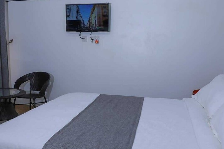 Room 17 of 28