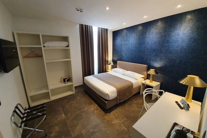 Room 7 of 42