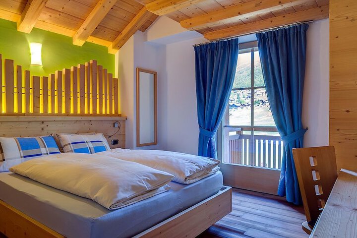 Room 3 of 25