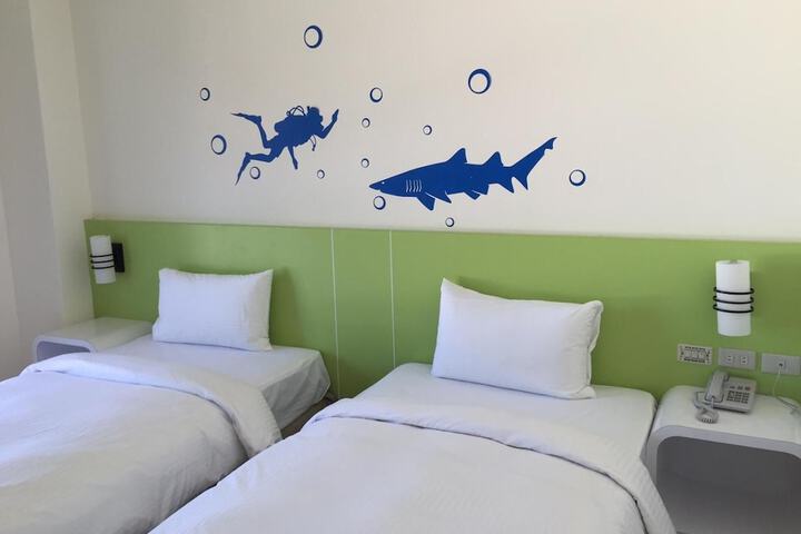 Room 23 of 48