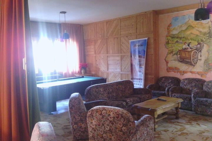 Room 9 of 35