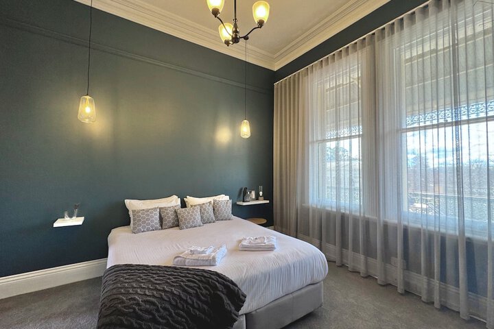 Room 2 of 49