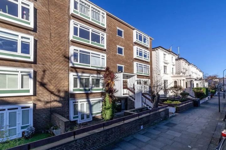 Central & Stylish Flat Regents Park