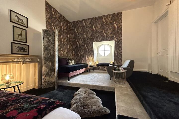 Room 17 of 28