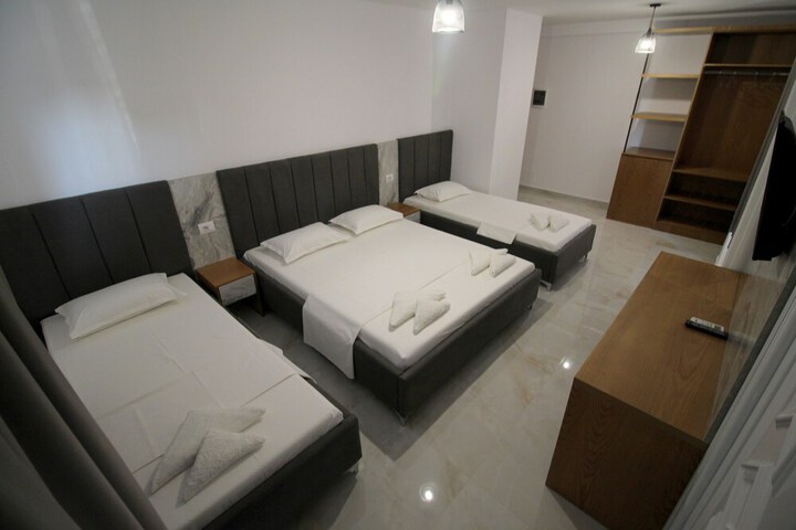 Room 10 of 101