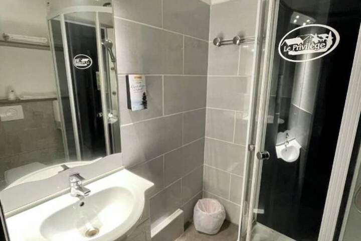 Room 10 of 26