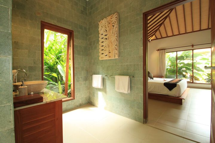 Room 15 of 28