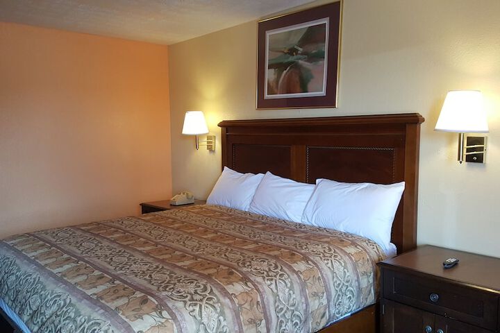 Standard | King Bed (5 of 12)