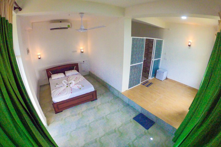 Room 9 of 23