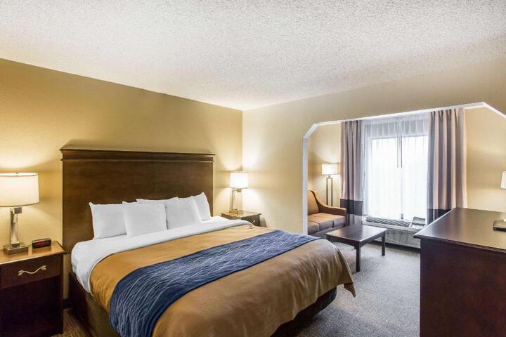 1 King Bed Efficiency (10 of 14)