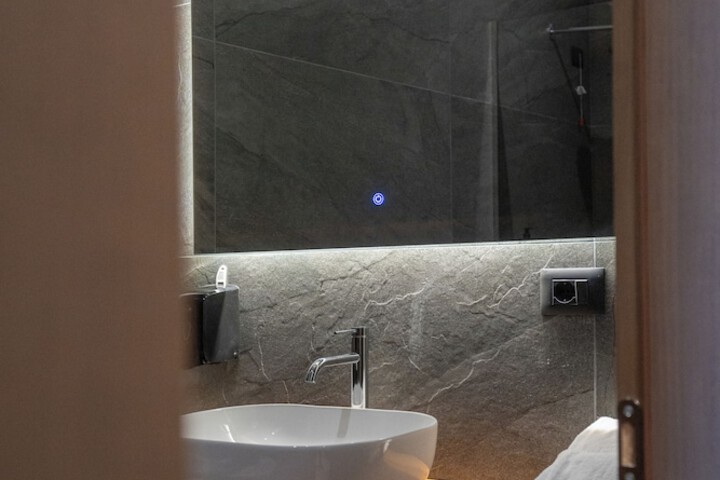 Room 15 of 33