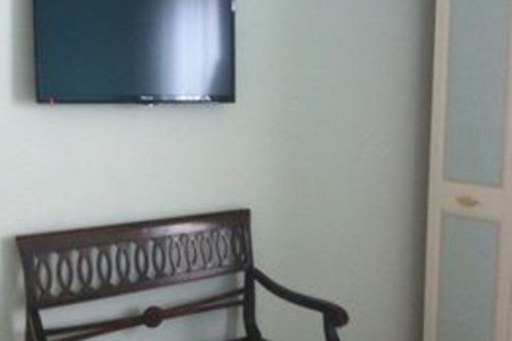 Room 27 of 33