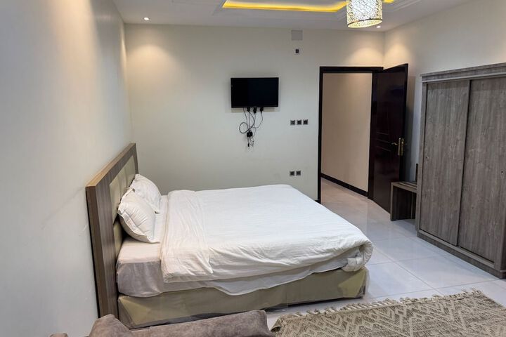 Room 8 of 25