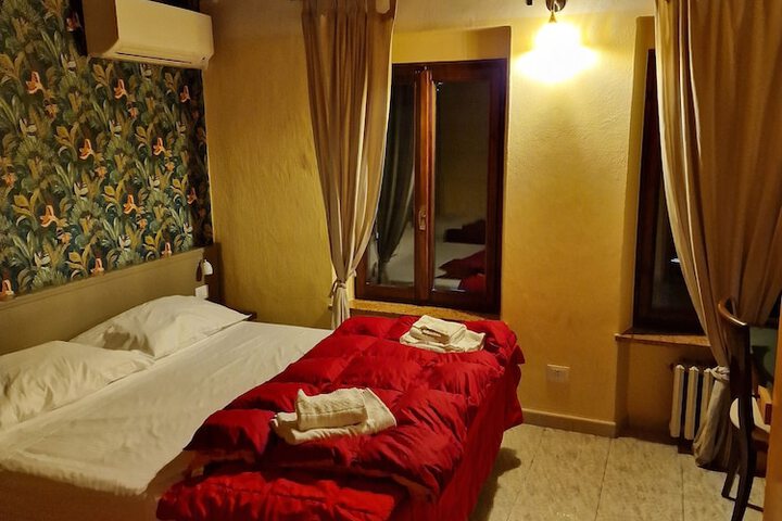Room 25 of 51