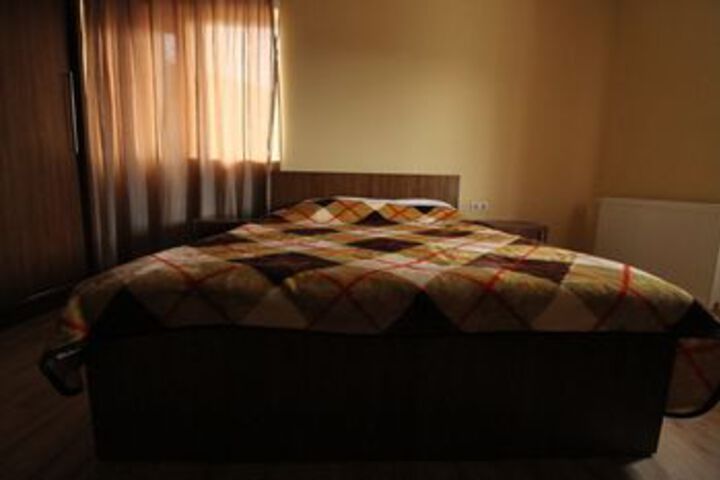 Room 9 of 31