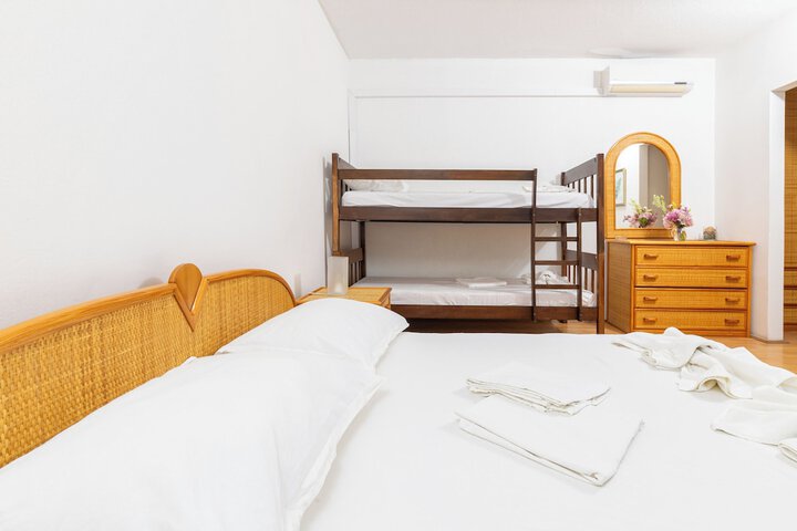 Room 16 of 79